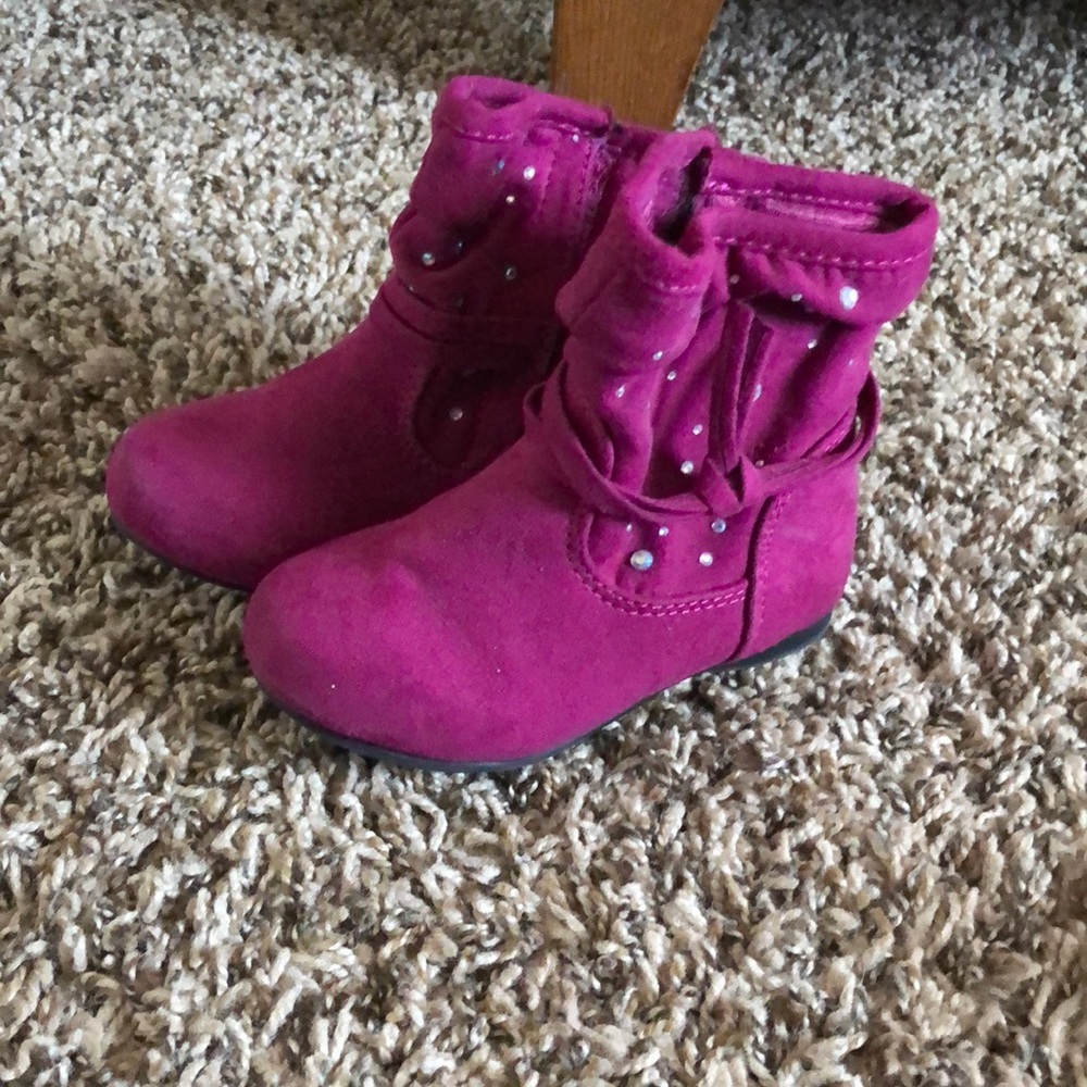 Size 6 toddler boots. EUC